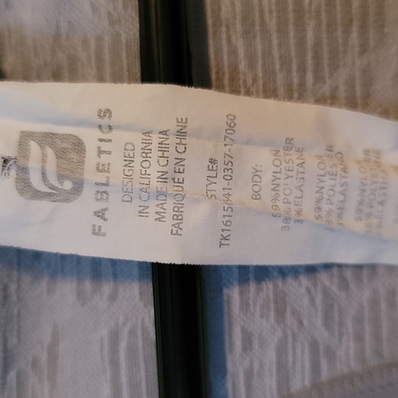 Fabletics XL compression workout tank - Picture 4 of 6